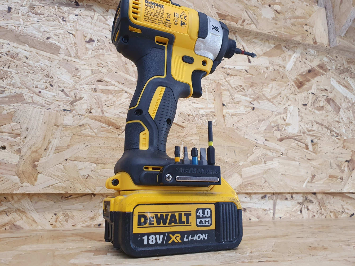 StealthMounts BH-DW-BLK-2 Magnetische Bithouder Voor Machines DeWALT XR&FlexVolt- Zwart - 2-pack thumbnail 2