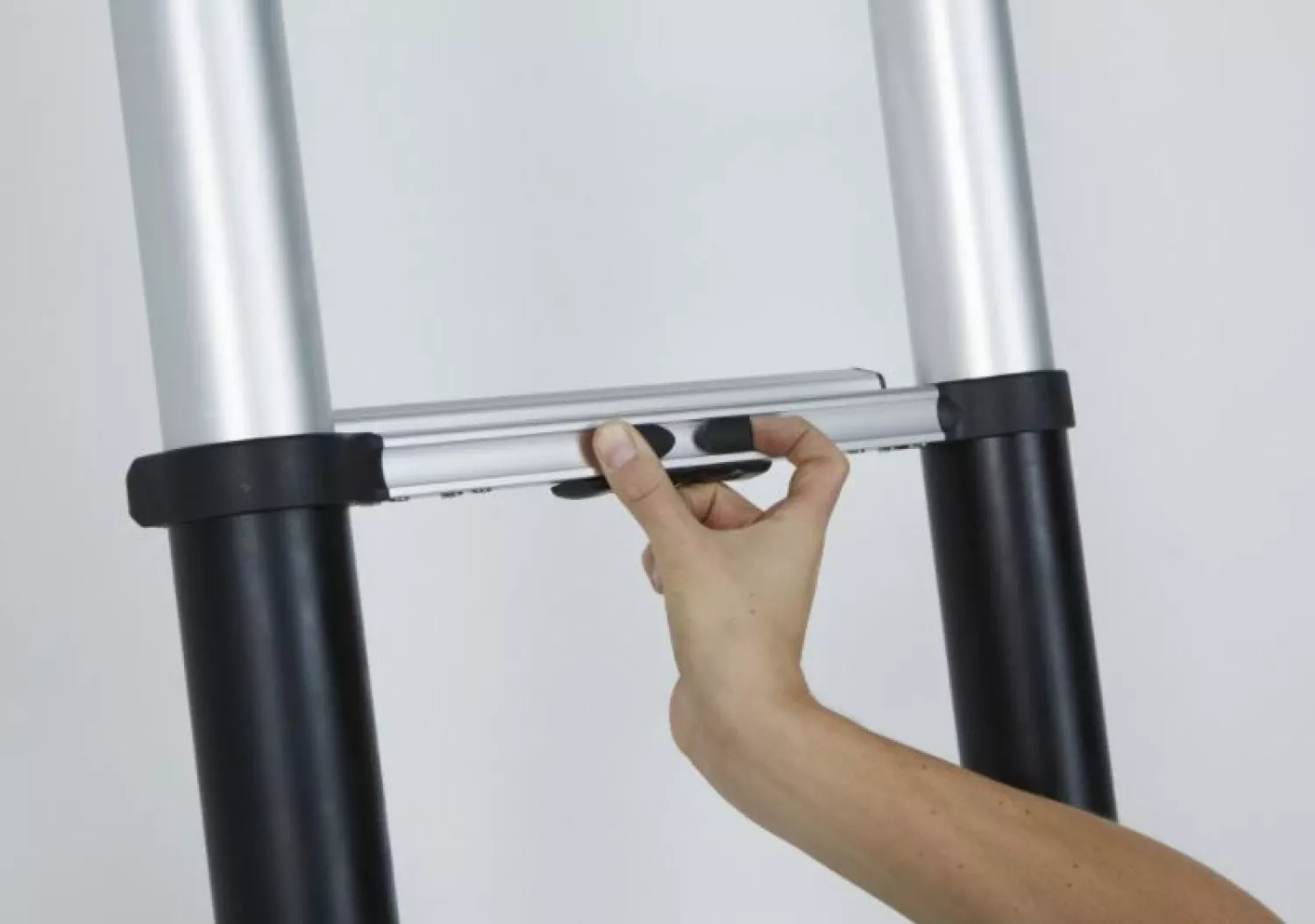 Altrex TL Smart Up Pro Telescoopladder - Aluminium - 1 X 13 Sporten - Max. Werkhoogte 4,85m - Met Stabiliteitsbalk thumbnail 2