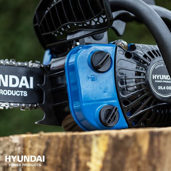 Hyundai 57256 Benzine Kettingzaag 25,4cc - 25cm - Detailed view of the product