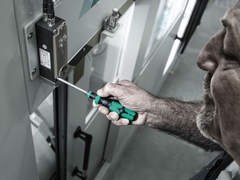 Wera 05051493001 838 RA-R M Bithandhouder Met Ratelfunctie - 1/4"x123,5mm - Detailed view of the product