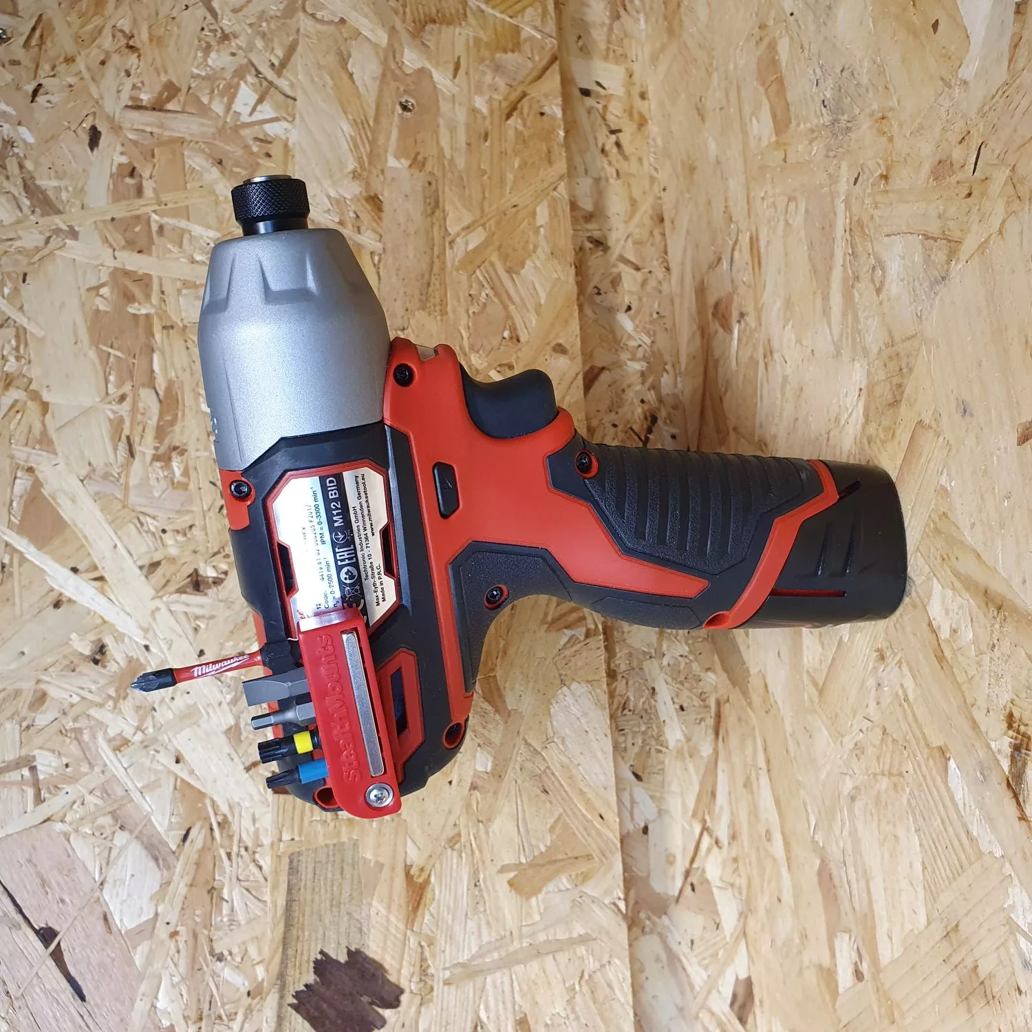 StealthMounts BH-MW12-RED-2 Magnetische Bithouder Voor Machines Milwaukee M12 - Rood - 2-pack thumbnail 3