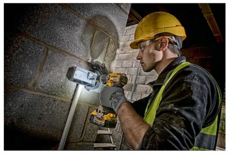 DeWALT DCD796P2 18V Li-ion XR Accu Klopboor-/schroefmachine Set (2x 5.0Ah) In Koffer - Koolborstelloos - Detailed view of the product