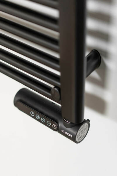 EUROM Sani Towel 750 Badkamerkachel - 750W - Zwart - Detailed view of the product