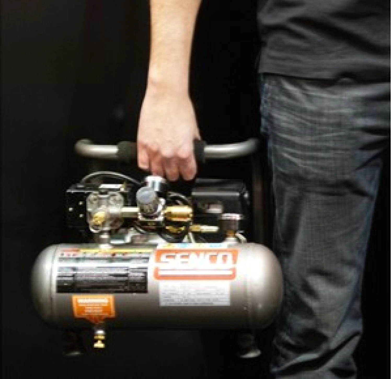 Senco PC1010 Compressor - 300W - 8 Bar - 3,8L thumbnail 3