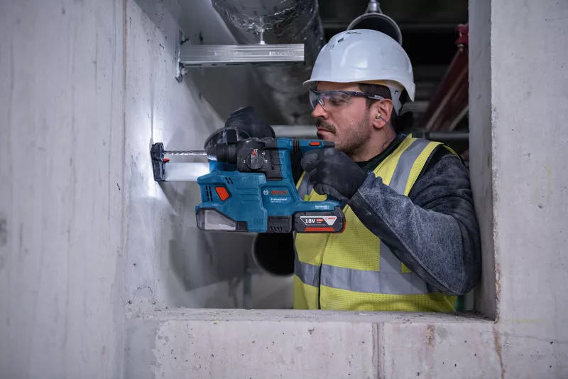 Bosch GBH 18V-22 18V Accu Boorhamer Body In L-Boxx - Met Afzuigunit - Detailed view of the product