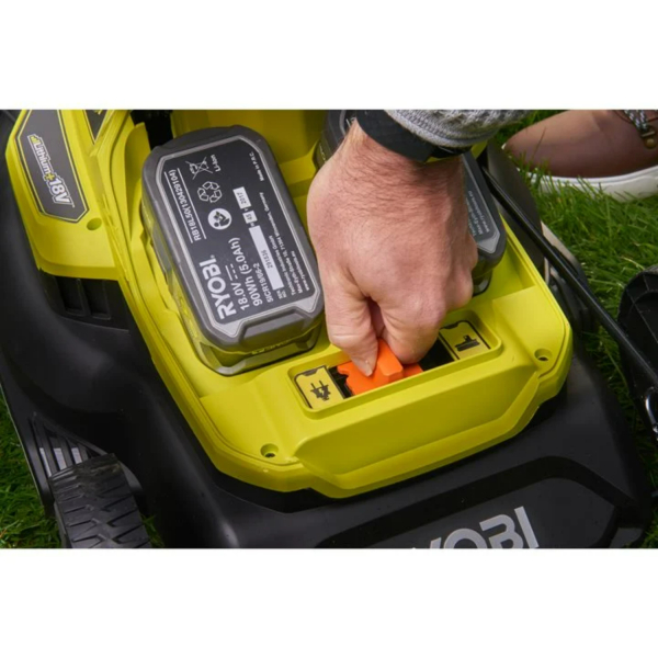 Ryobi RY18LMH37A-250 18V Li-Ion Accu Grasmaaier Set (2x 5.0Ah) - 37cm - Detailed view of the product