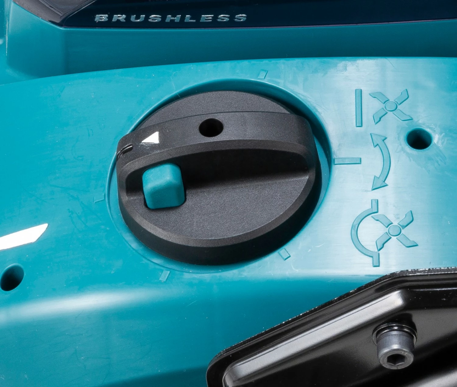 Makita UV001GZ XGT 40 V Max Verticuteermachine Body - 380mm thumbnail 4