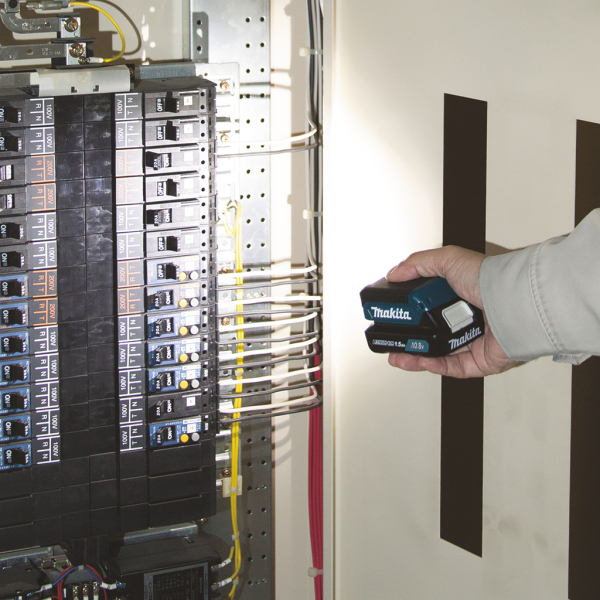 Makita DEAML103 Compacte Zaklamp Body Voor 10,8 Volt Schuifaccu - Detailed view of the product