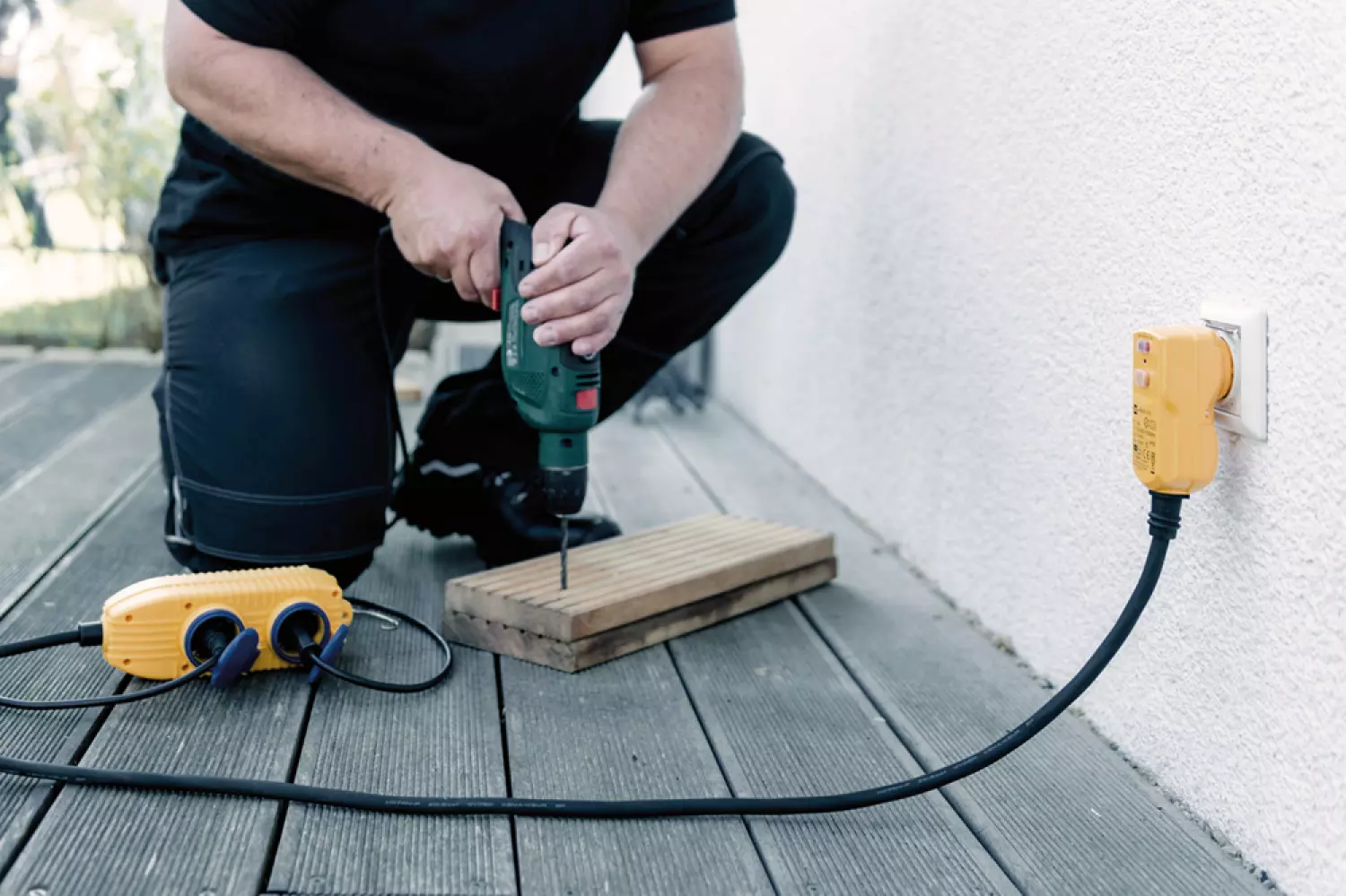 Brennenstuhl 1168720010 Adapterkabel FI IP44 Met Contactdozenblok - H07RN-F 3G1,5 - 5m thumbnail 2