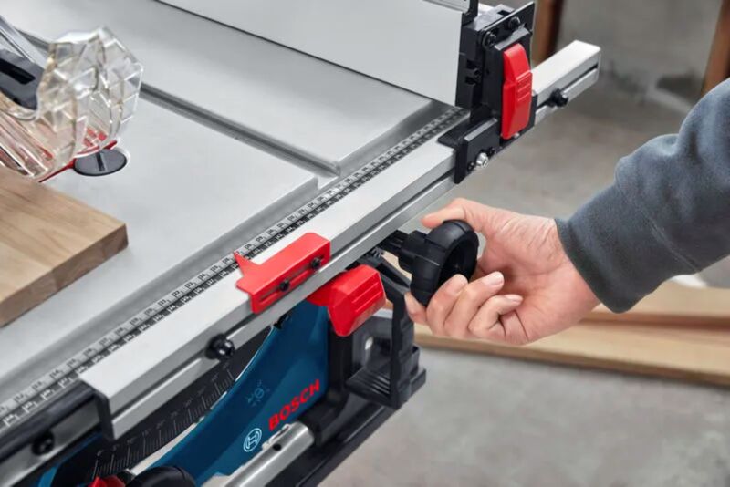 Bosch GTS 70-216 Tafelzaag - 1850W - 216x30mm - Detailed view of the product