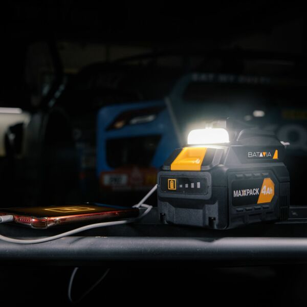 Batavia 7064210 Maxxpack 18V Li-Ion Accu Laadadapter Met Zaklamp - Detailed view of the product