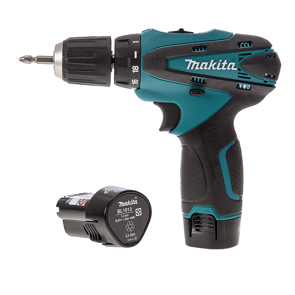 Makita DF330DWE 10.8V Li-Ion Accu Boor-/schroefmachine Set (2x 1.3Ah Accu) In Koffer EAN: 88381097314