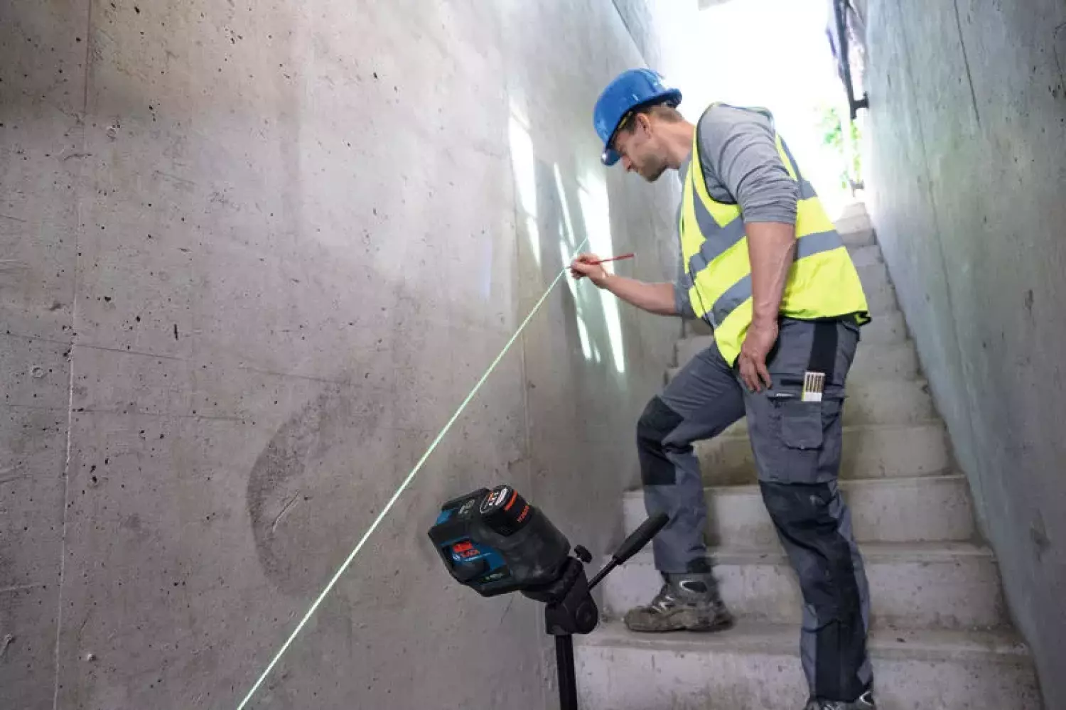 Bosch GCL 12V-50-22 CG 12V Accu Kruislijnlaser In Tas + Statief (inclusief Batterijen) thumbnail 4