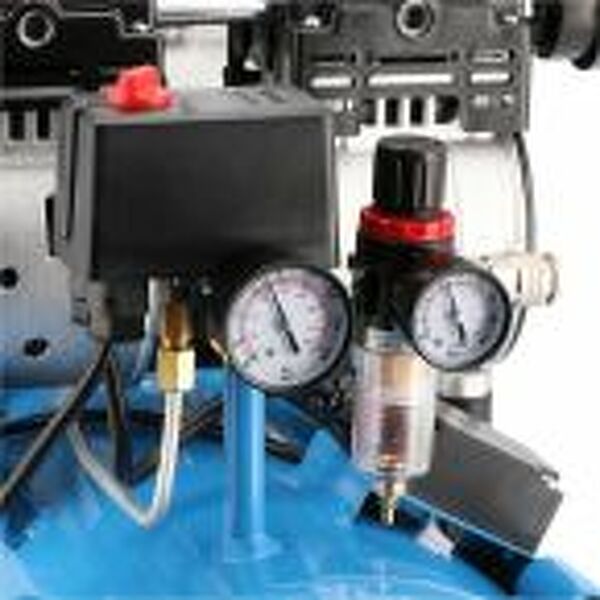 Airpress LMO 50-270 Compressor - Olievrij - 1,5 KW - 8 Bar - 256 L/min - 50L - Detailed view of the product