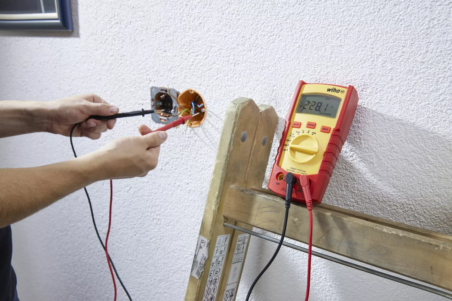 Wiha SB25541 Digitale Multimeter Tot 600 V AC - CAT IV Incl. 2x AAA-batterijen thumbnail 2