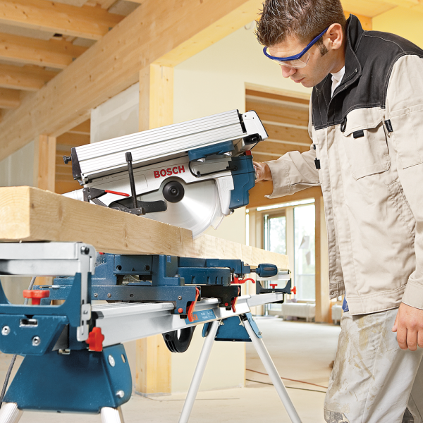 Bosch GTM 12 JL Tafel Afkort- Verstekzaag / Combinatiezaagmachine - 1800W - 305 X 30mm - Detailed view of the product