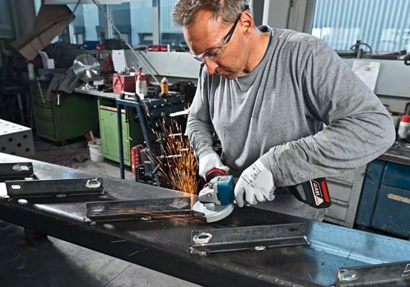 Bosch GWS 18V-10 18V Li-Ion Accu Haakse Slijper Body In L-Boxx - 125mm - Koolborstelloos - Detailed view of the product