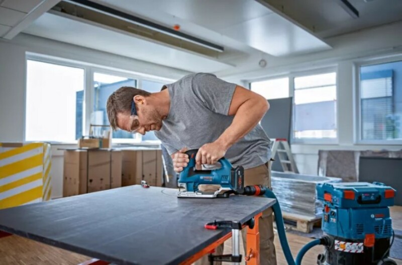 Bosch GST 18V-155 BC 18V Li-ion Accu Decoupeerzaag Body In L-Boxx - 3800 Tpm - Detailed view of the product