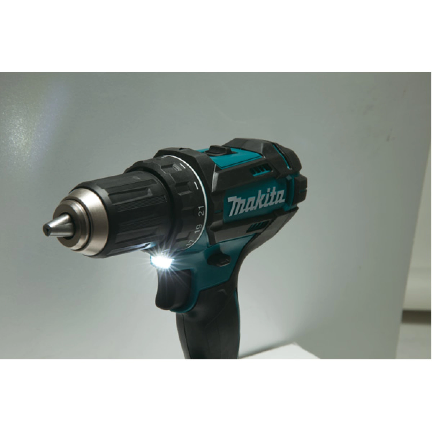 Makita DDF482RFJ 18V Li-Ion Accu Boor-/schroefmachine Set (2x 3.0Ah Accu) In Mbox thumbnail 4