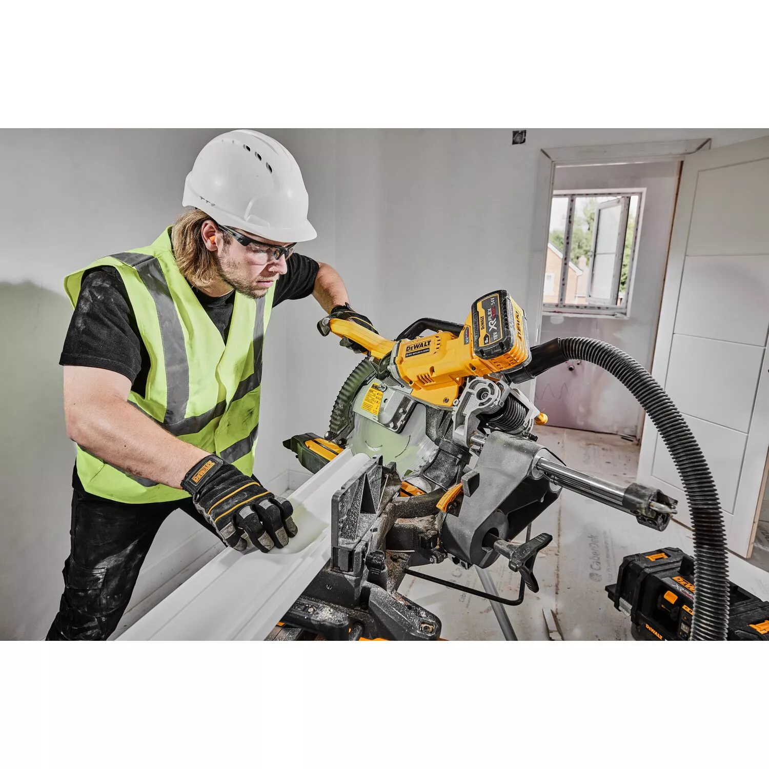 DeWALT DCS781X2-QW Li-Ion Accu 54V Brushless Afkort-/verstekzaagset 9.0Ah - 305mm thumbnail 4