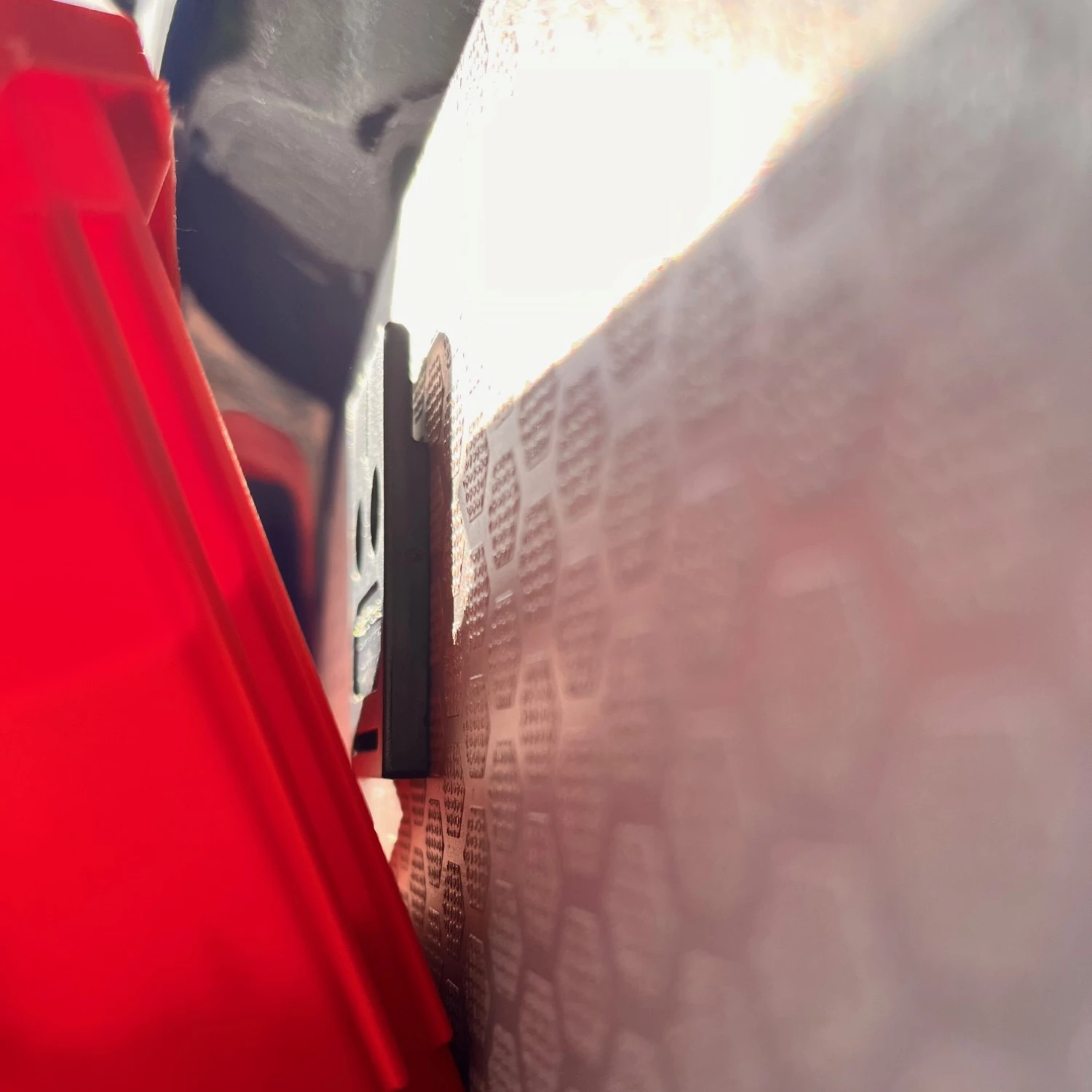 StealthMounts OM-BIN-BLK-8 Bin Buddy Mount - Voor Milwaukee PACKOUT / Ridgid / AEG / Keter - Zwart - 8 Stuks thumbnail 3