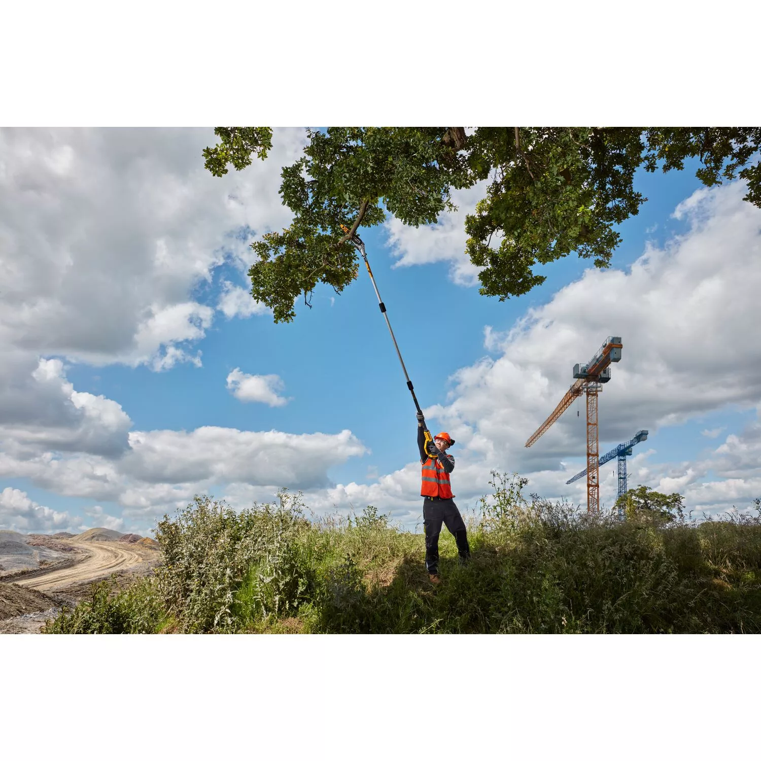 DeWALT DCMPS567N 18V Li-Ion Accu Telescopische Kettingzaag Body - 20cm thumbnail 4