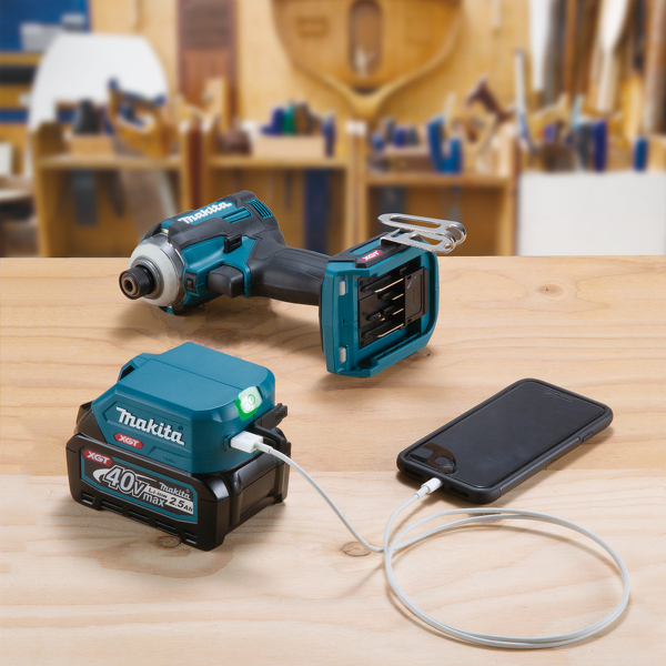 Makita ADP001G 40V Max XGT USB-Adapter - Detailed view of the product