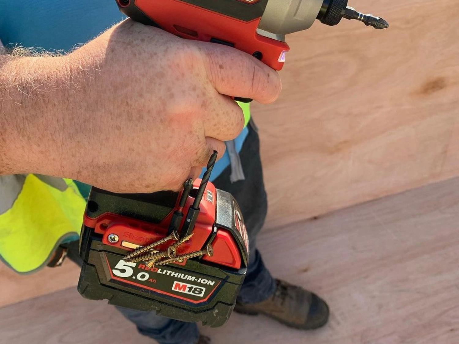 StealthMounts BH-MW18-RED-2 Magnetische Bithouder Voor Machines Milwaukee M18 - Rood - 2-pack thumbnail 3