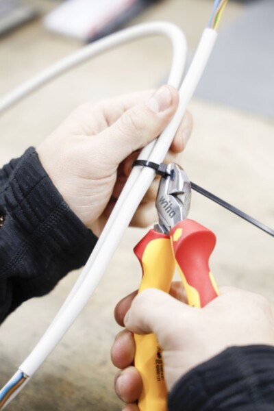 Wiha Z12118006 Professional Electric Zijkniptang Met DynamicJoint - 180mm - Detailed view of the product