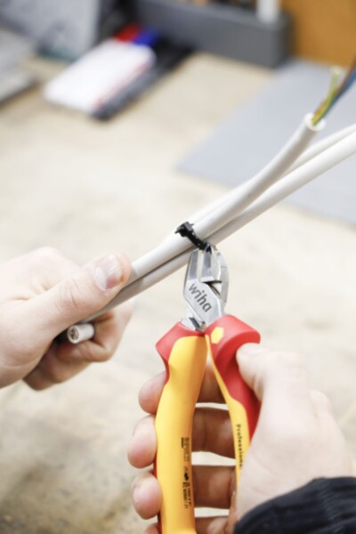 Wiha Z12118006 Professional Electric Zijkniptang Met DynamicJoint - 180mm - Detailed view of the product