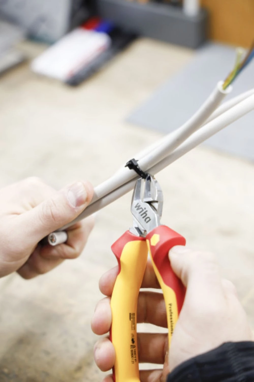 Wiha Z12118006 Professional Electric Zijkniptang Met DynamicJoint - 180mm thumbnail 4