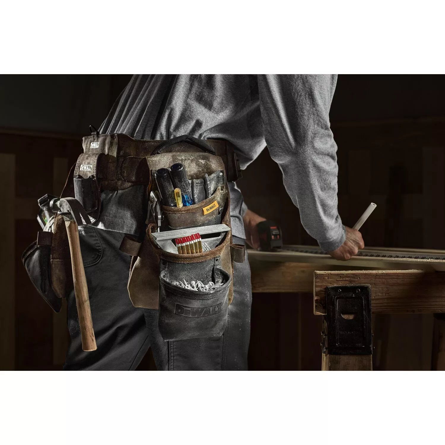 DeWALT DWST50113-1 Gereedschapsgordel - Leer - 18 Vakken thumbnail 2