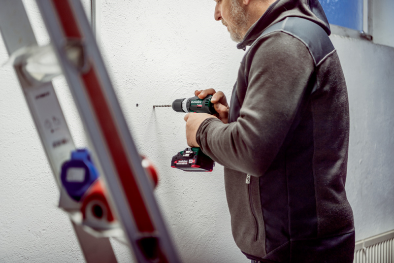 Metabo SB 18 L BL Mobile Workshop 18V Li-ion Accu Klopboor-/schroefmachine Set (2x 2.0Ah Accu) In Koffer Incl. 78-Delige Accessoiresset - Detailed view of the product