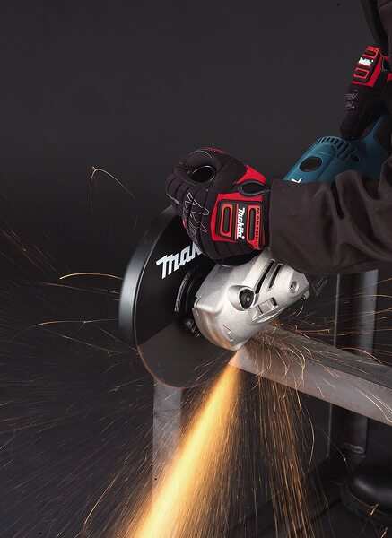 Makita GA9020RFK3 Haakse Slijper Incl. 2 Diamantzaagbladen In Koffer - 2200W - 230mm - Softstart - Detailed view of the product