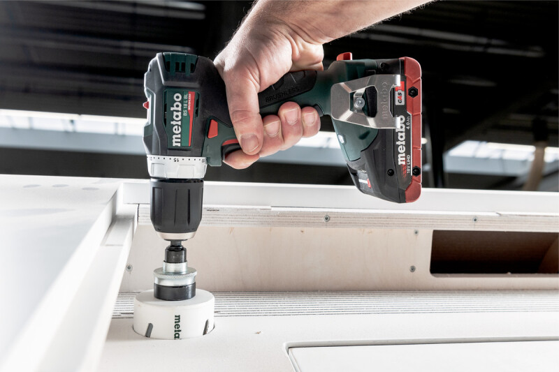 Metabo BS 18 L BL 18V Li-Ion Accu Boorschroefmachine Set (2x 4.0Ah LiHD Accu) In MetaBOX - Detailed view of the product