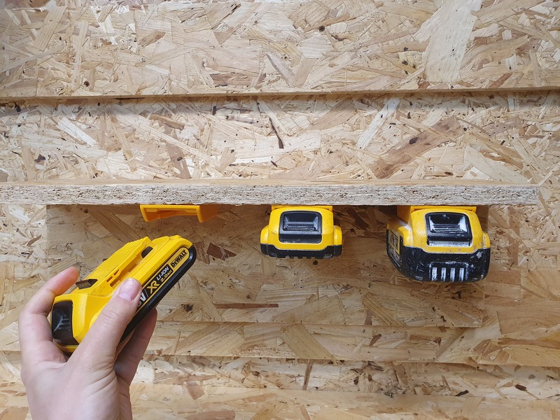 StealthMounts BM-DW20-YLW-6 Accuhouder Voor DeWALT XR&Flexvolt - Geel - 6-pack - Detailed view of the product