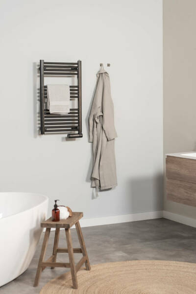 EUROM Sani Towel 500 Badkamerkachel - 500W - Zwart - Detailed view of the product