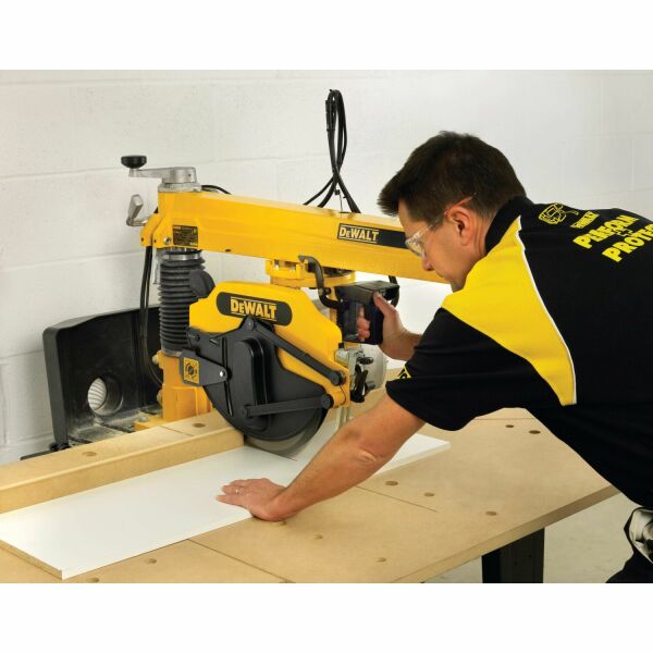 DeWALT DW729KN 3-fase Radiaalzaagmachine - 4000W - 350 X 30mm - Detailed view of the product