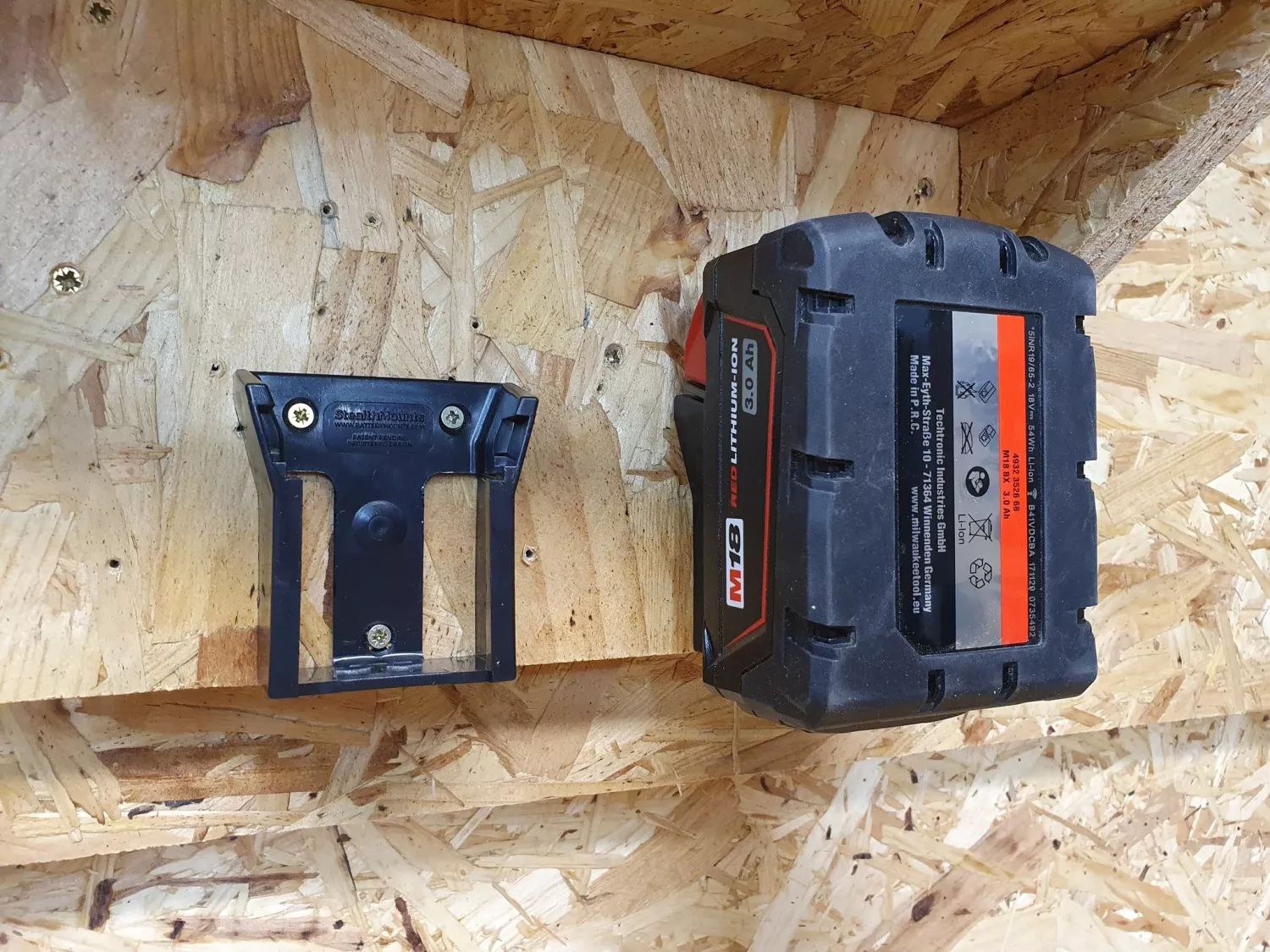 StealthMounts BM-MW18-BLK-6 Accuhouder Voor Milwaukee M18 - Zwart - 6-pack thumbnail 4