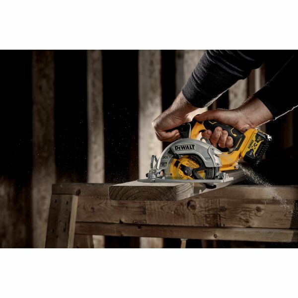 DeWALT DCS512P2-QW 12V Li-ion XR Accu Cirkelzaag Set (2x 5.0Ah) In TSTAK - 140mm - Detailed view of the product