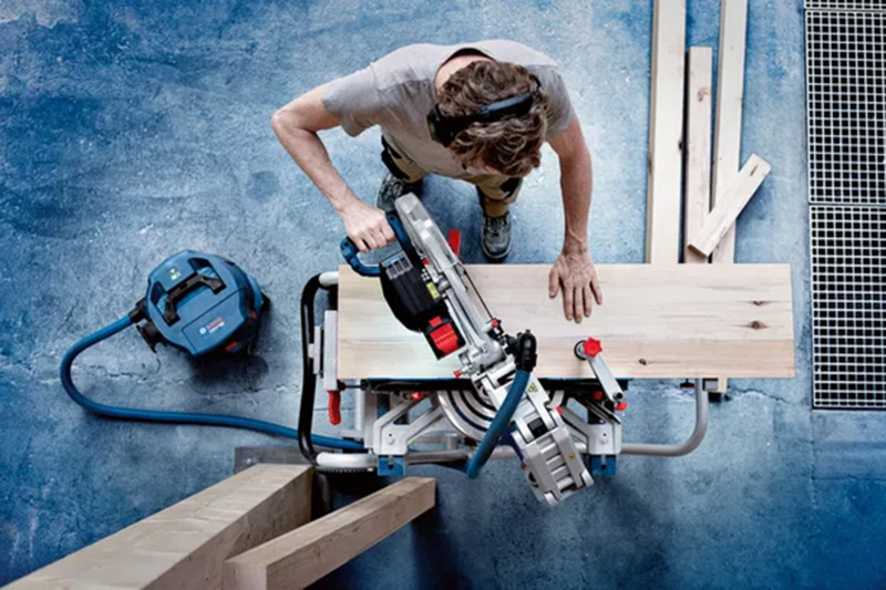 Bosch GCM 18V-305 GDC 18V Li-Ion Accu BiTurbo Afkortzaag Set (2x 12,0Ah) - 305mm - Detailed view of the product