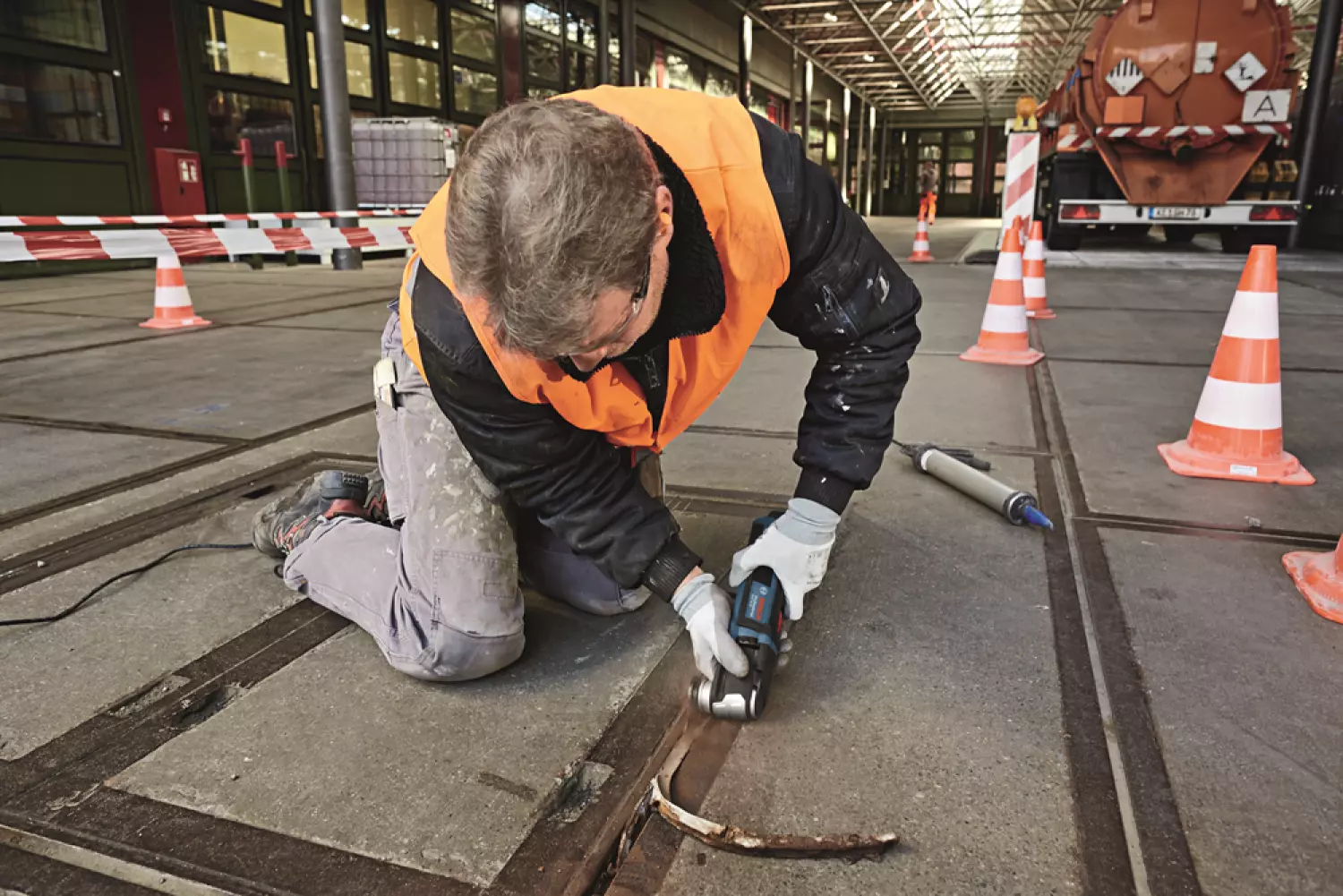 Bosch GOP 55-36 Multitool + Invalzaagblad - 550W thumbnail 3