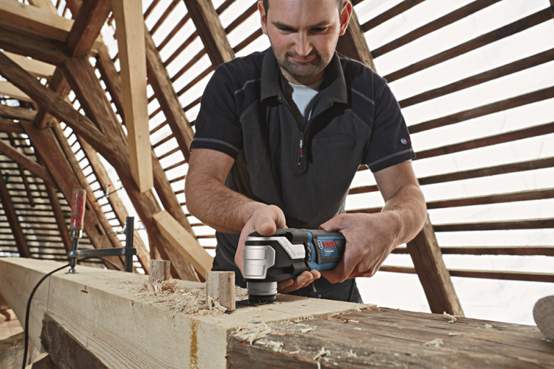 Bosch GOP 55-36 Multitool + Invalzaagblad - 550W - Detailed view of the product