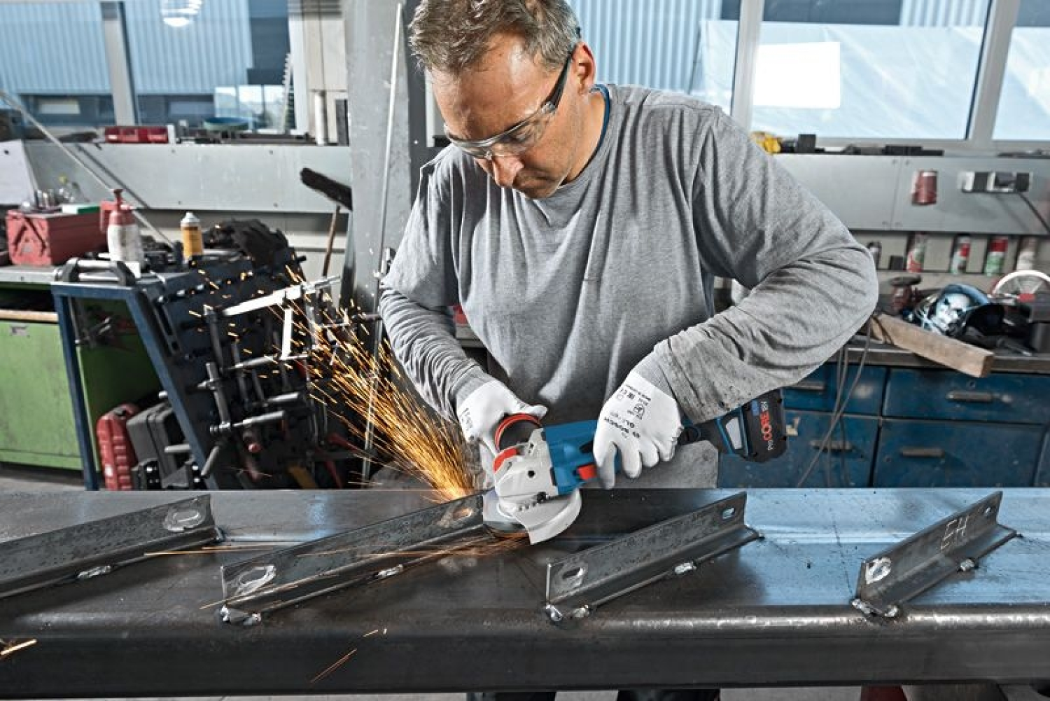 Bosch GWX 18V-15C 125mm Accu Haakse Slijper In L-Boxx Met 2 Schijven thumbnail 2