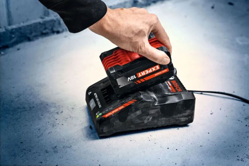 Bosch EXAL18V-160 18V High Power Accu Oplader - 16A - Detailed view of the product