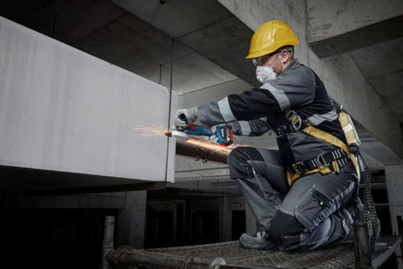Bosch 18V Accu Klopboormachine (GSB 18V-65)&Accu Haakse Slijper (GWS 18V-8) Combiset (2x 4.0Ah + Lader) - Detailed view of the product