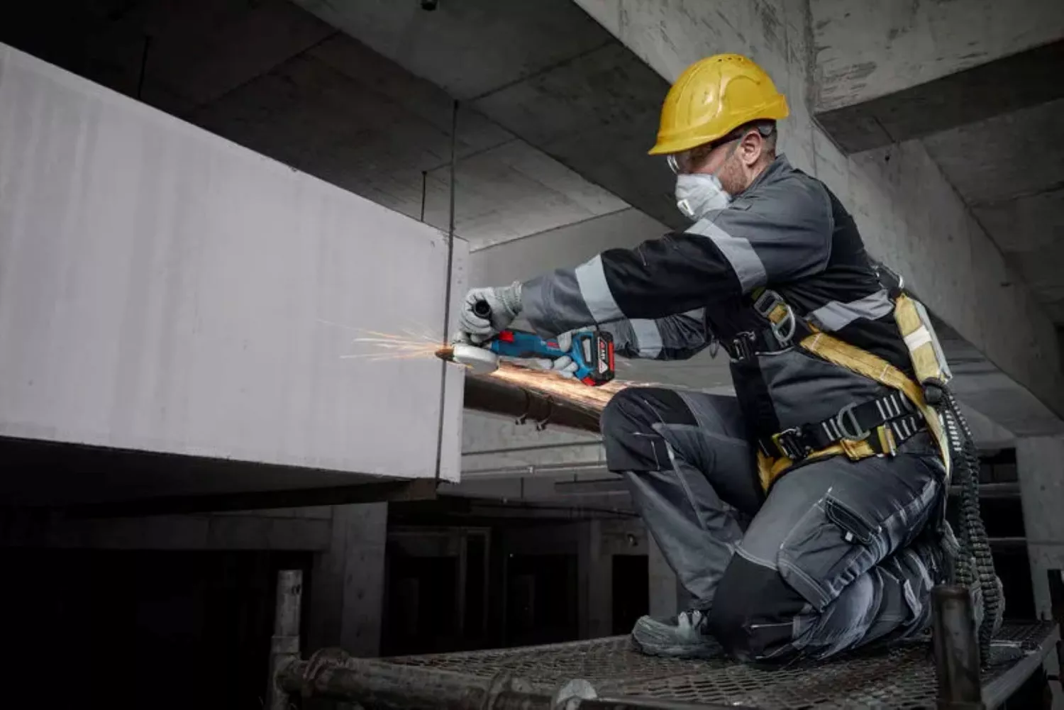 Bosch 18V Accu Klopboormachine (GSB 18V-65)&Accu Haakse Slijper (GWS 18V-8) Combiset (2x 4.0Ah + Lader) thumbnail 4