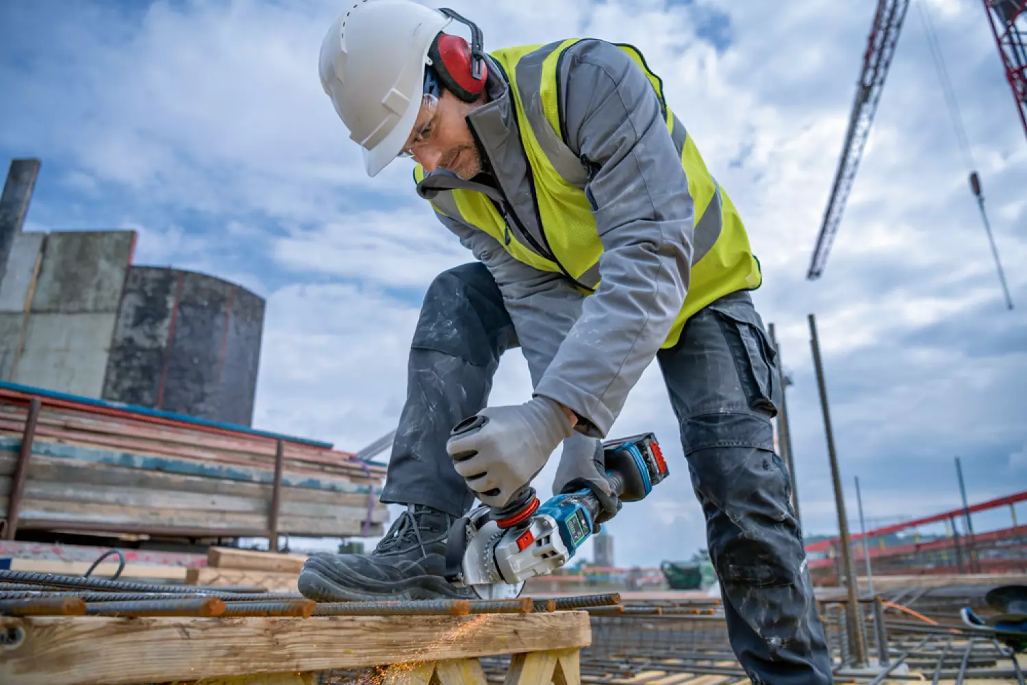 Bosch GWS 18V-15 PSC 18V Li-ion Accu Haakse Slijper Body + CoMo - 125 Mm thumbnail 4