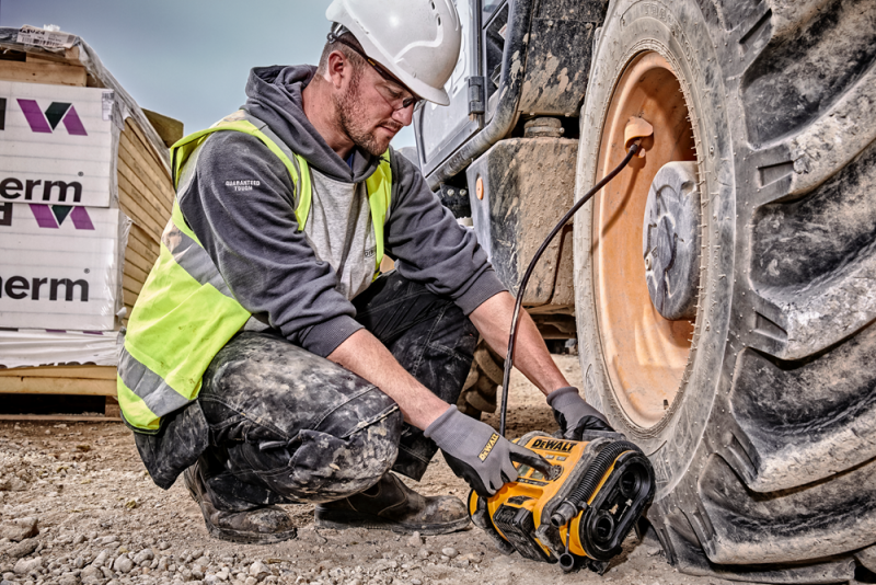 DeWALT DCC018N-XJ 18V Li-ion XR Accu Luchtpomp - 11 Bar - Detailed view of the product